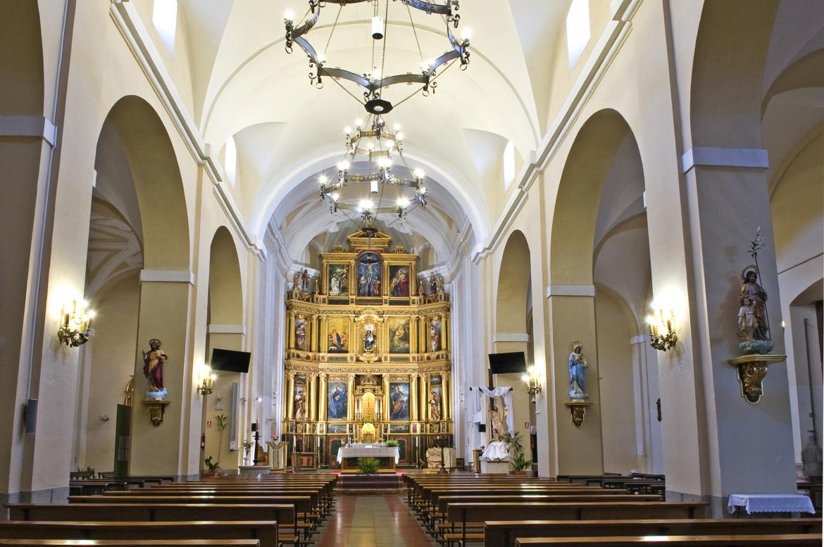Iglesia Santa María la Antigua de Vicálvaro. Retablo mayor con camarín de la patrona