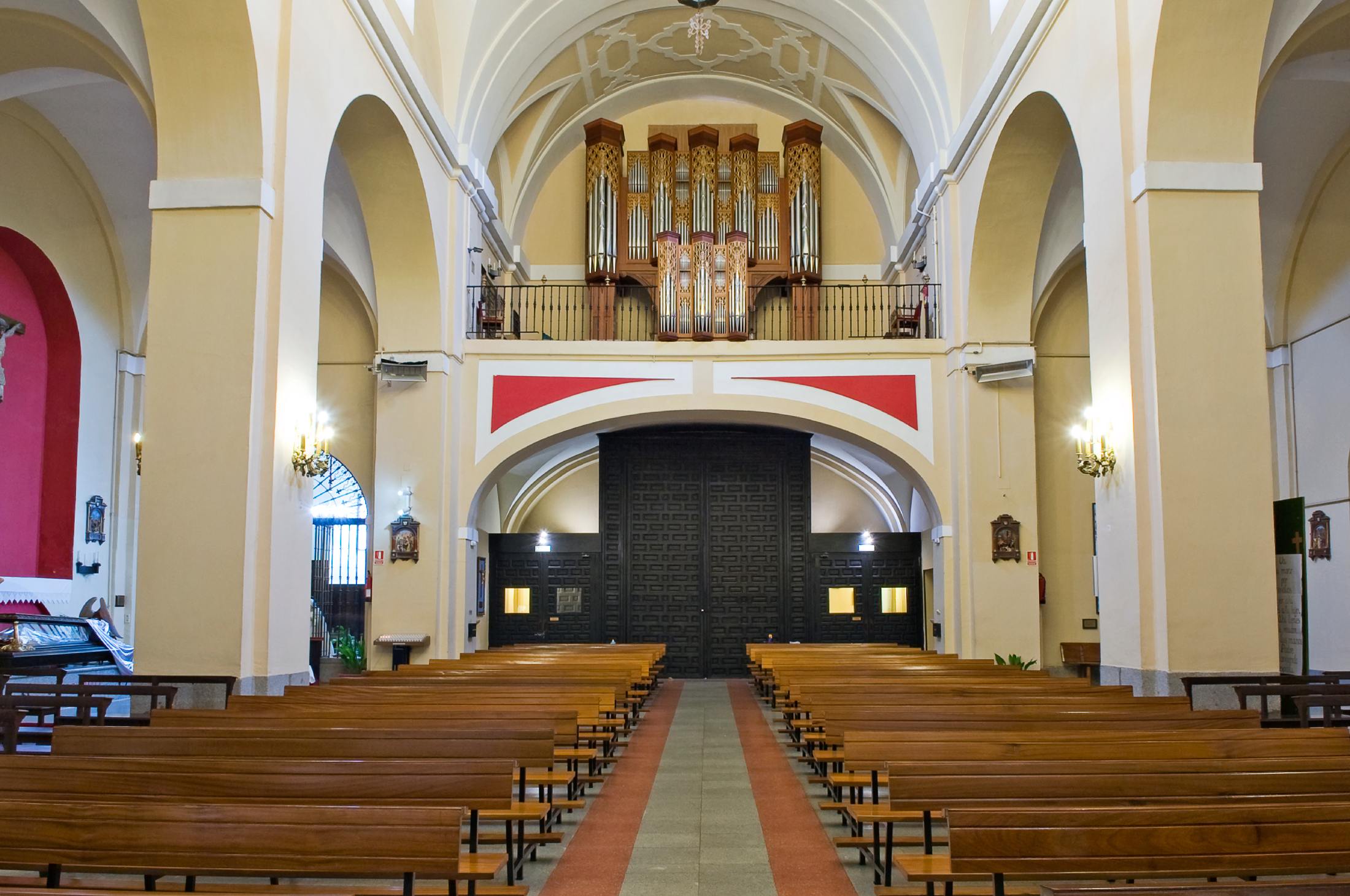 Iglesia Santa María la Antigua de Vicálvaro. Coro alto y órgano neobarroco de tubos