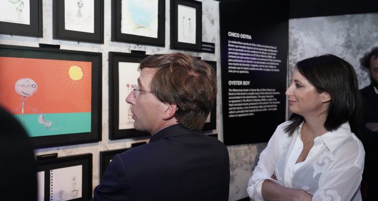 Almeida y Levy en la experiencia inmersiva Tim Burton