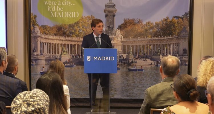 Almeida, en Nueva York, durante el encuentro mantenido con profesionales del sector turístico