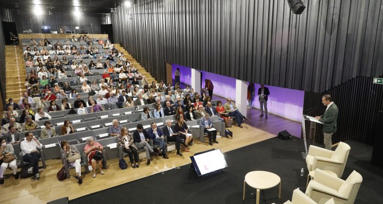 El delegado de Desarrollo Urbano, Mariano Fuentes, durante la Jornada de Alternativas Habitacionales y Cohousing Senior