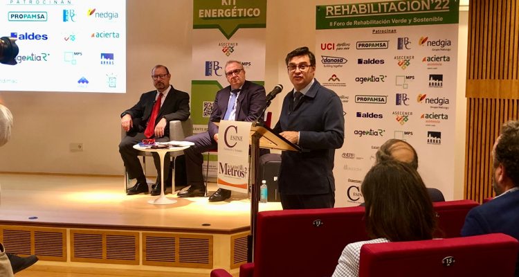 El concejal delegado de Vivienda, Álvaro González, en la segunda edición del Foro de Rehabilitación 2022 de CESINE y la revista Metros Cuadrados