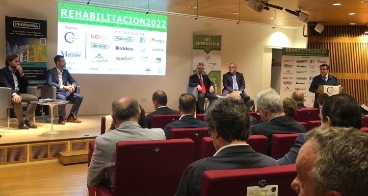 El concejal delegado de Vivienda, Álvaro González, en la segunda edición del Foro de Rehabilitación 2022 de CESINE y la revista Metros Cuadrados