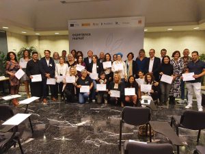 Redondo junto a participantes en el proyecto