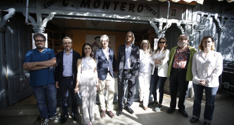 La delegada de Cultura, Turismo y Deporte, Andrea Levy, durante el homenaje a Pío Baroja en la Cuesta de Moyano