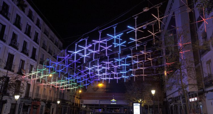 Iluminación de la plaza de Chueca diseñada por Ana Locking