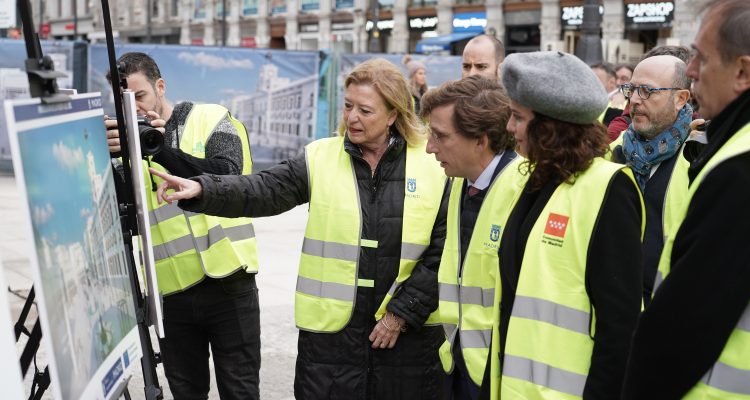 El alcalde, José Luis Martínez-Almeida, la presidenta de la Comunidad, Isabel Díaz Ayuso y la delegada de Obras y Equipamientos, Paloma García Romero