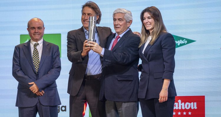 Miranda entrega el reconocimiento al acciona Open España de Golf