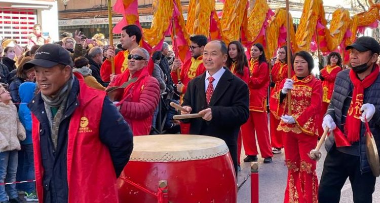 Tambores en el desfile del Año Nuevo chino en Usera