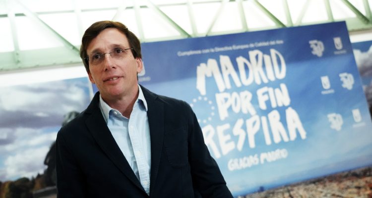 El alcalde de Madrid, José Luis Martínez-Almeida, durante la rueda de prensa en la que ha informado de los datos sobre la calidad del aire