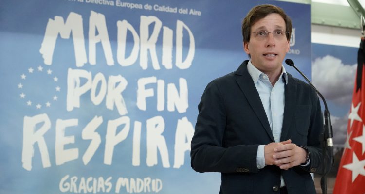 El alcalde de Madrid, José Luis Martínez-Almeida, durante la rueda de prensa en la que ha informado de los datos sobre la calidad del aire