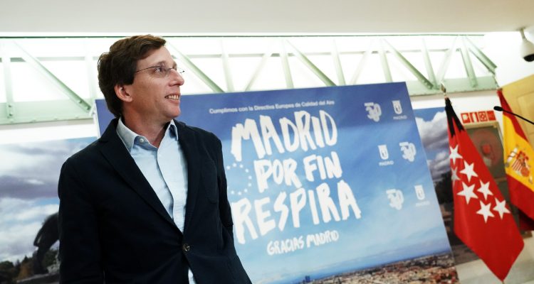 El alcalde de Madrid, José Luis Martínez-Almeida, durante la rueda de prensa en la que ha informado de los datos sobre la calidad del aire