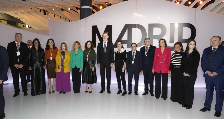 Sus Majestades los Reyes en el estand de Madrid en Fitur
