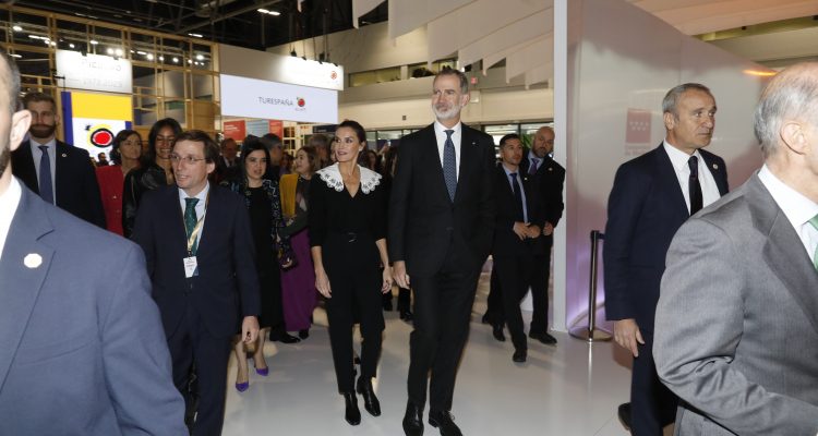 Sus Majestades los Reyes en el estand de Madrid en Fitur