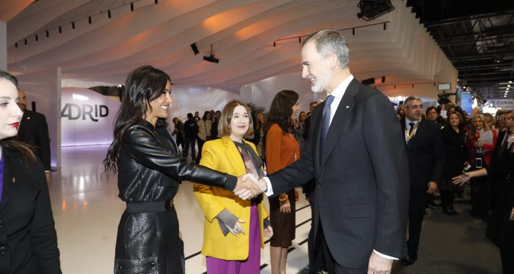 Sus Majestades los Reyes en el estand de Madrid en Fitur