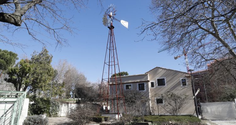 Exterior de la Casa del Reloj en la Quinta de los Molinos