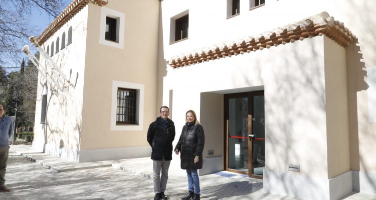 Paloma García Romero y Martín Casariego durante la visita a la Casa del Reloj