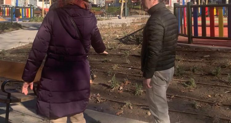 El delegado de Medio Ambiente y Movilidad, Borja Carabante, visita el parque Amós Acero