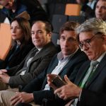 El alcalde, José Luis Martínez-Almeida, el delegado de Medio Ambiente y Movilidad, Borja Carabante, y la concejala de Villaverde, Concha Chapa en el Congreso de Parques y Jardines Públicos