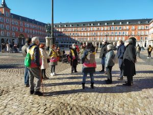 Visita de Voluntarios por Madrid en la Plaza Mayor