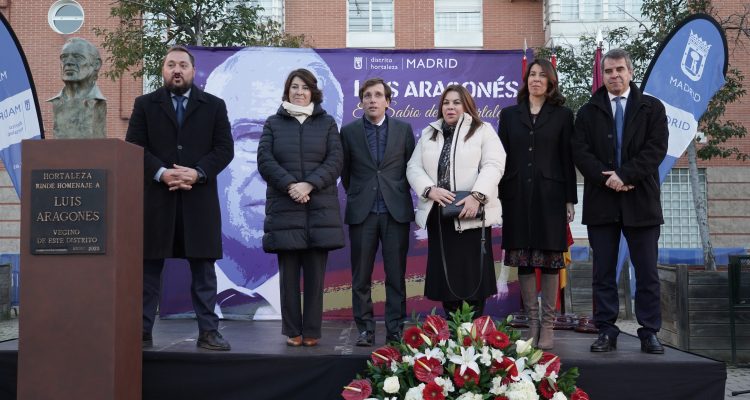 El alcalde, José Luis Martínez-Almeida, durante el homenaje a Luis Aragonés