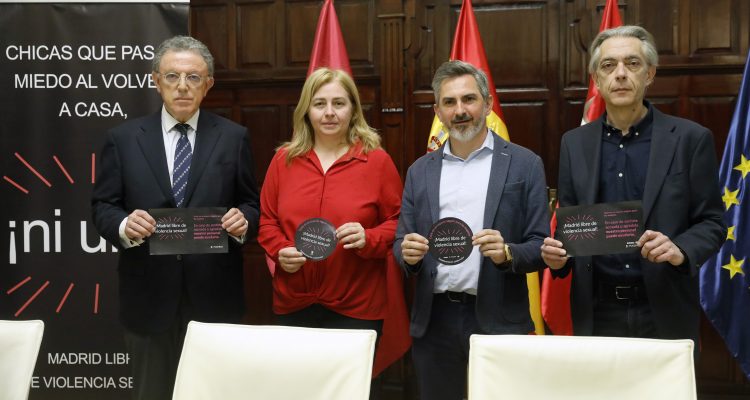 Inmaculada Sanz y Pepe Aniorte durante la firma del convenio