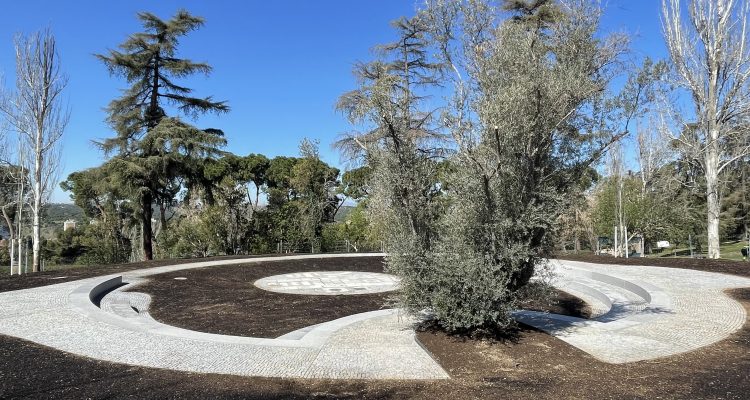 Nuevo espacio de lectura al aire libre en el Parque del Oeste
