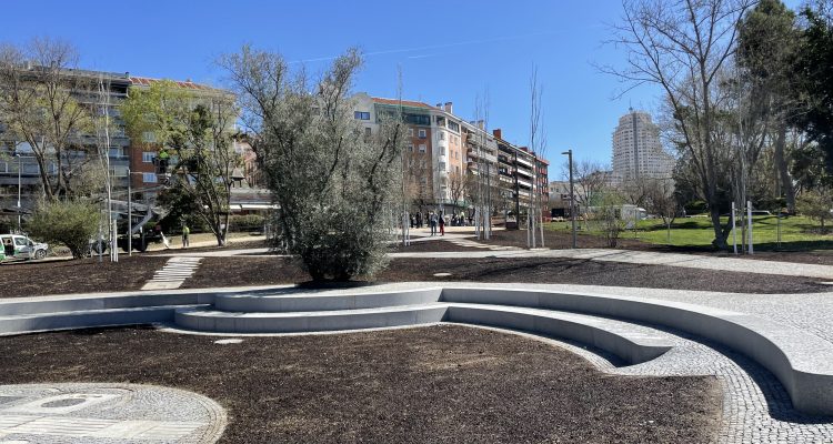 Nuevo espacio de lectura al aire libre en el Parque del Oeste