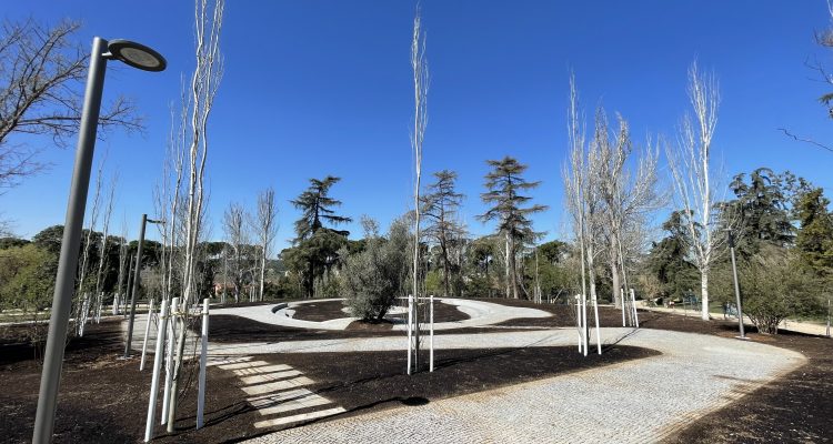 Nuevo espacio de lectura al aire libre en el Parque del Oeste