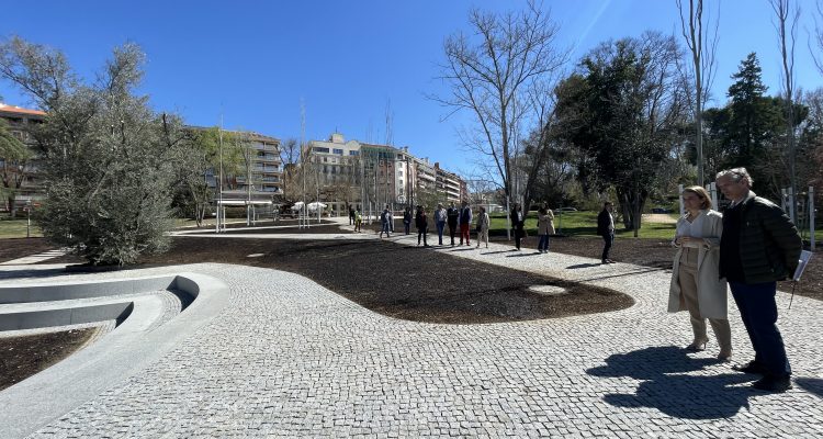 Nuevo espacio de lectura al aire libre en el Parque del Oeste