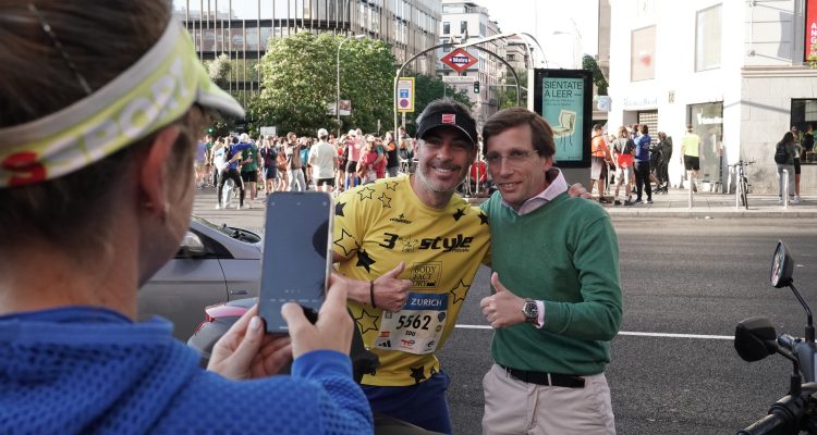 El Alcalde de Madrid, José Luis Martínez-Almeida, en la 45ª edición de la Maratón de Madrid