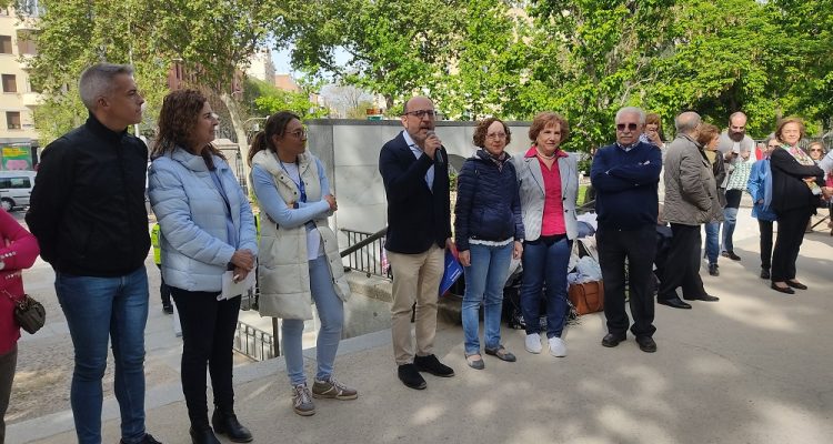 Fernández agradeciendo participación