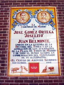 Imagen de la placa homenaje de la Comunidad de Madrid en septiembre de 2012