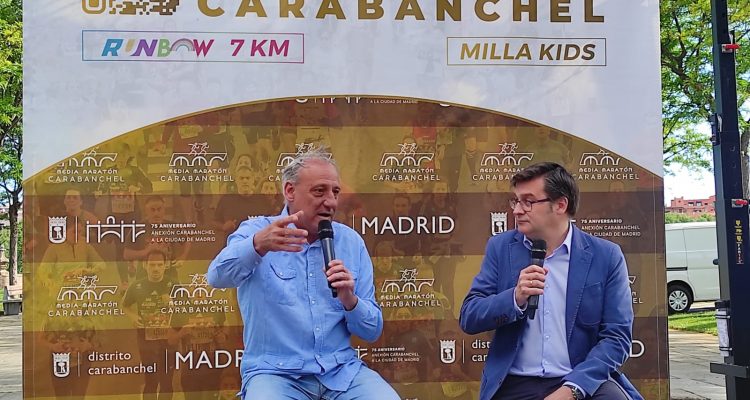 Álvaro Gozález y Fermín Cacho durante el acto de presentación