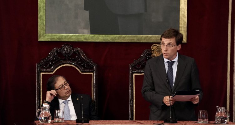 Almeida durante su discurso