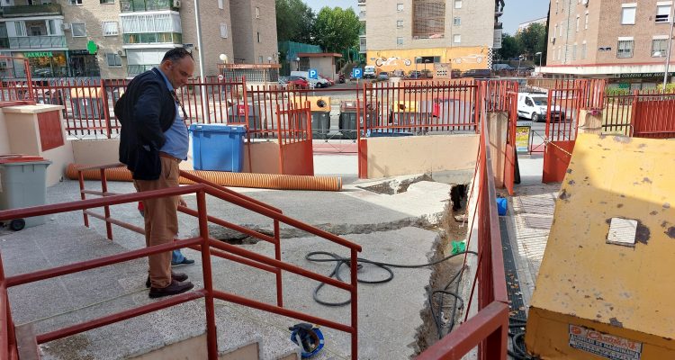 Visita de Pezuela a uno de los colegios en obras