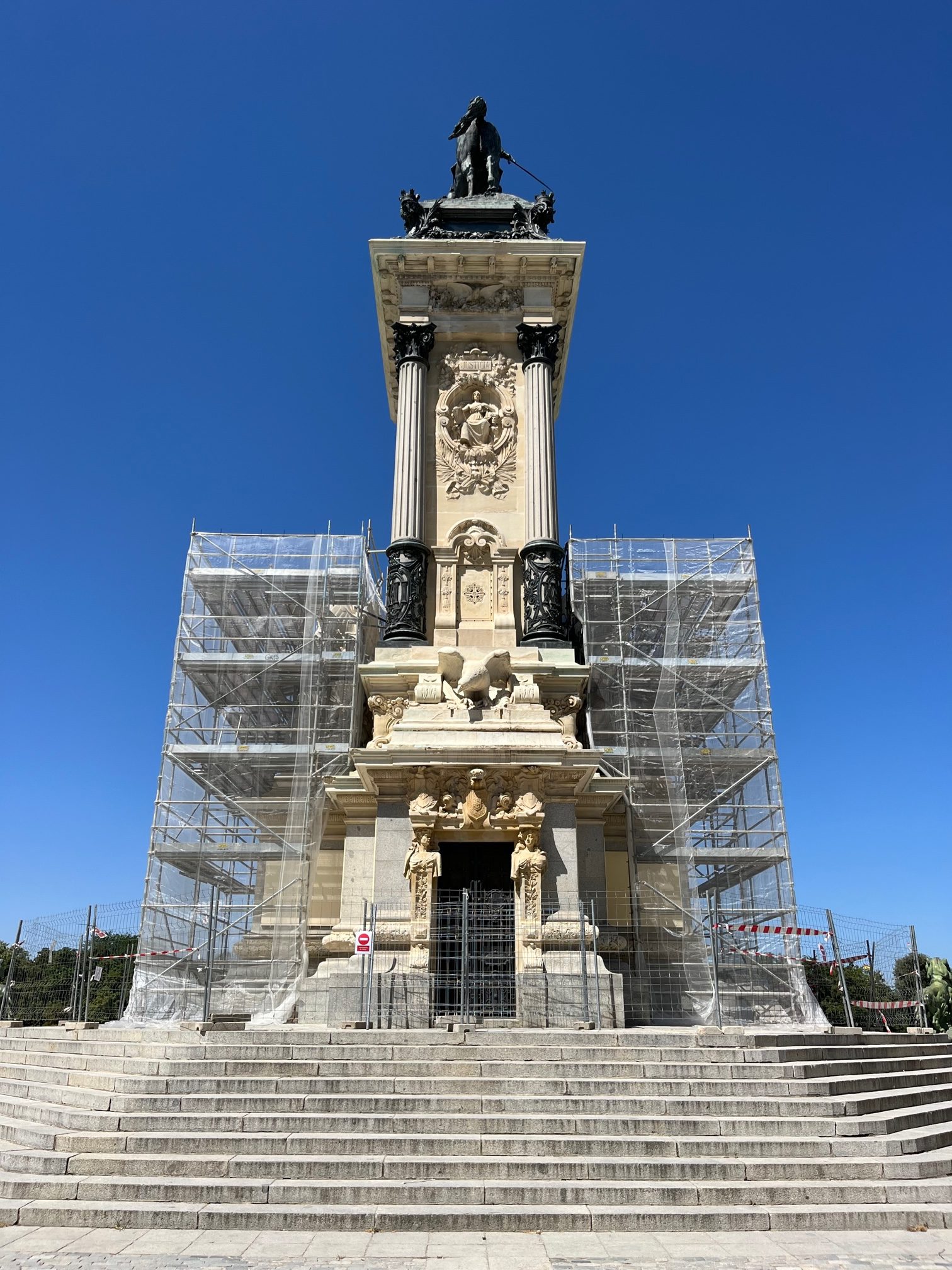 Monumento a Alfonso XII de El Retiro en restauración