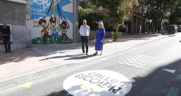 Paloma García Romero visita el entorno del colegio La Purísima