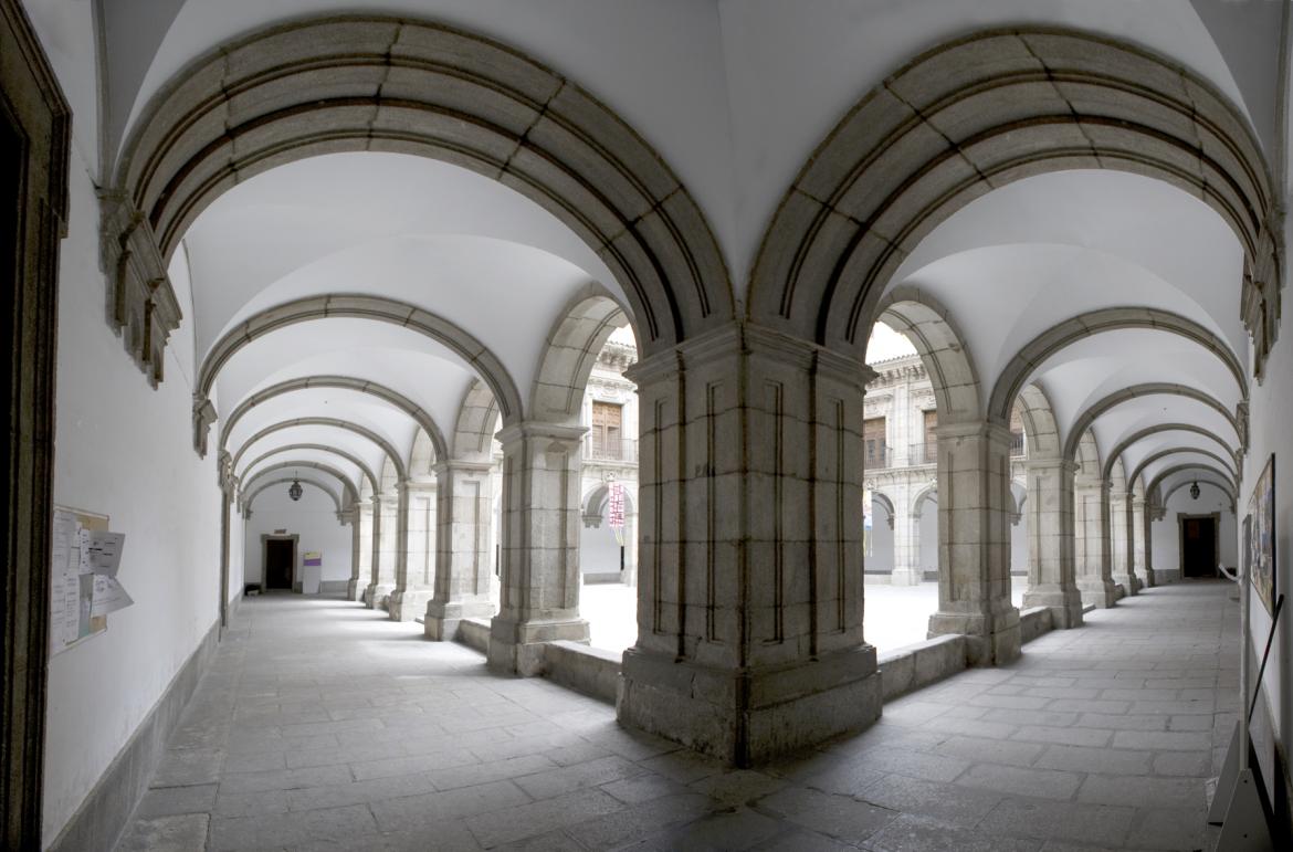 Patio barroco porticado del Instituto de San Isidro