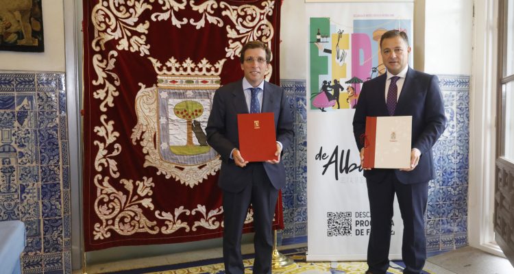 Almeida y el alcalde de Albacete firman convenio de colaboración