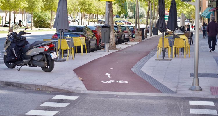 Carril bici en La Peseta, Carabanchel, recién remodelado