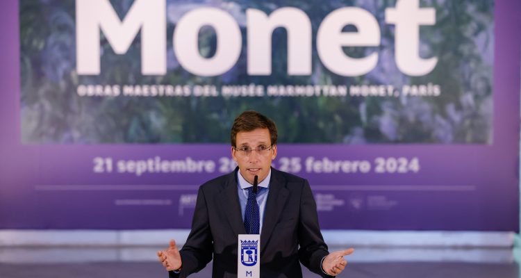 El alcalde de Madrid en la inauguración de la exposición Monet. Obras maestras del Musée Marmottan Monet