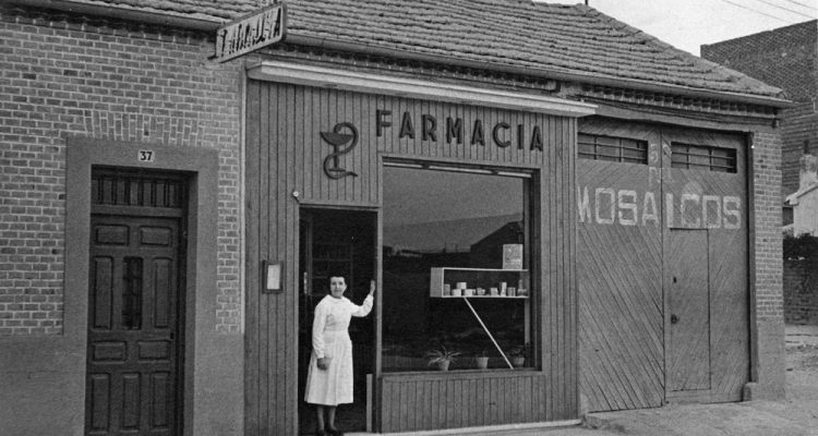 Farmacia en la calle de la Laguna. 1958
