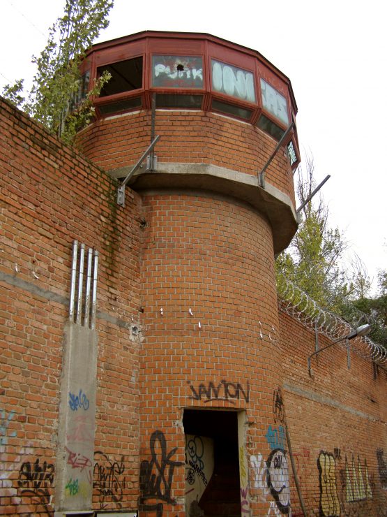 Vistas de los muros de la Cárcel de Carabanchel. 2006