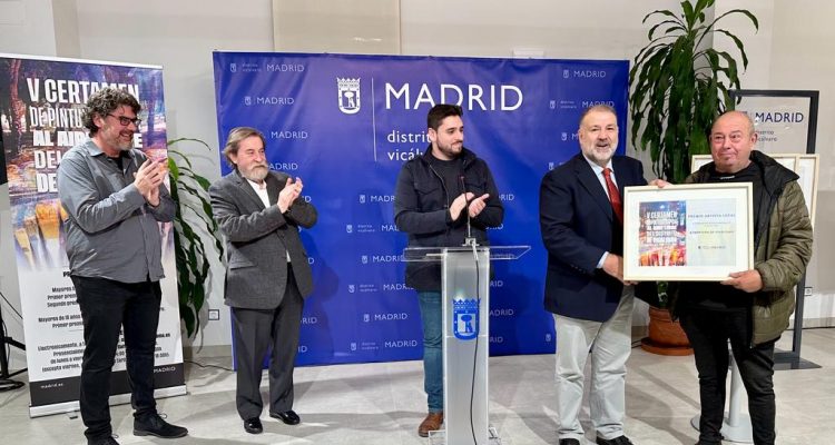 El concejal de Vicálvaro, Ángel Ramos, en el acto de entrega de premios