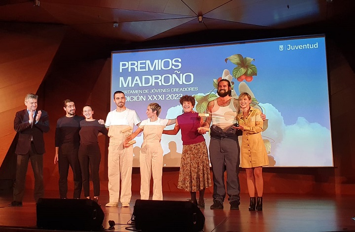 Entrega de premio de teatro en los Premios Madroño