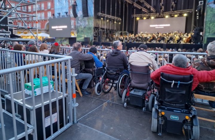 Personas con discapacidad en un concierto