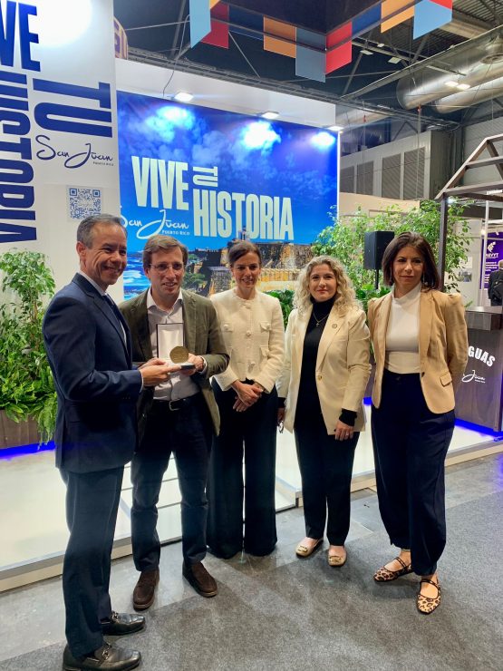 Almeida y Maíllo entregan galardón a San Juan de Puerto Rico