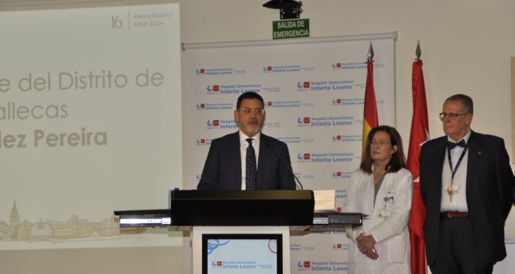 González-Pereira durante su intervención al recoger el reconocimiento al Hospital U. Infanta Leonor.