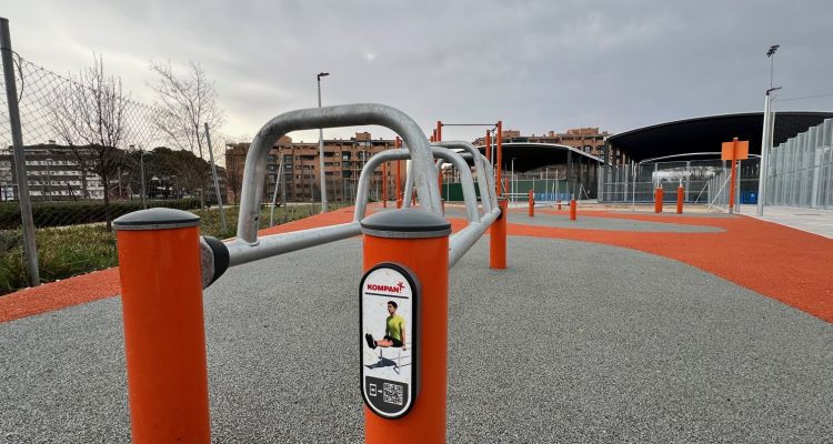 Aparatos de calistenia en el CDM Barajas